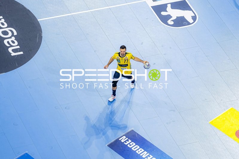 Dani Baijens (77; Rhein Neckar Löwen) mit Ball