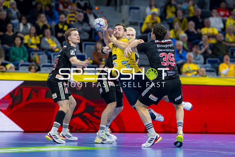 Christopher Bissel (21; HC Erlangen) und Marek Nissen (6; HC Erlangen) in Aktion