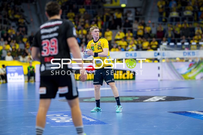 Haukur Thrastarson (25; Rhein Neckar Löwen) mit Ball