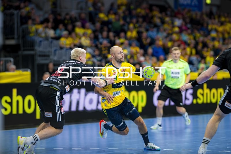 Lukas Sandell (11; Rhein Neckar Löwen) mit Ball