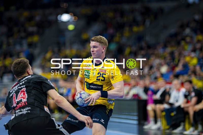 Haukur Thrastarson (25; Rhein Neckar Löwen) und 14; HC Erlangen in Aktion