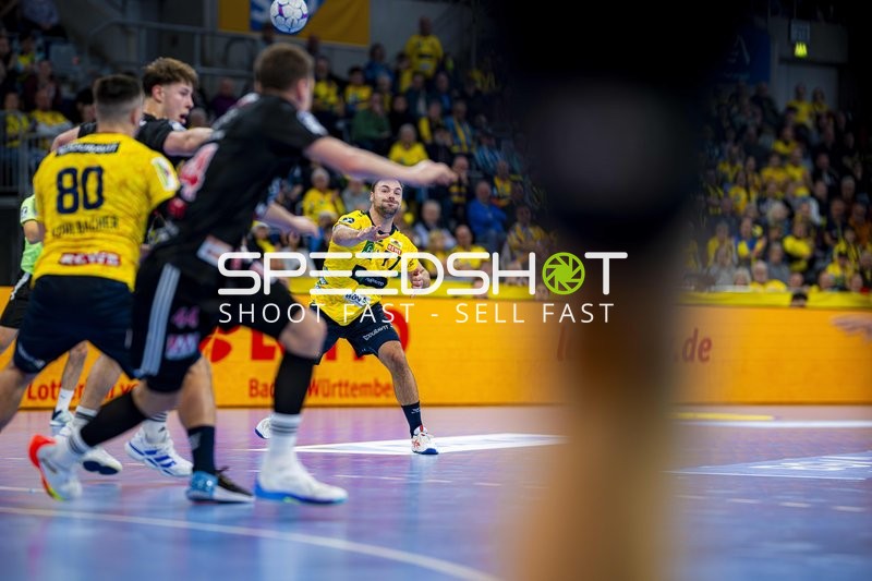 Dani Baijens (77; Rhein Neckar Löwen) und Florian Scheerer (10; HC Erlangen) in Aktion