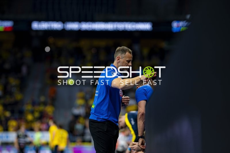 Maik Machulla (999; Rhein Neckar Löwen) in Ansprache