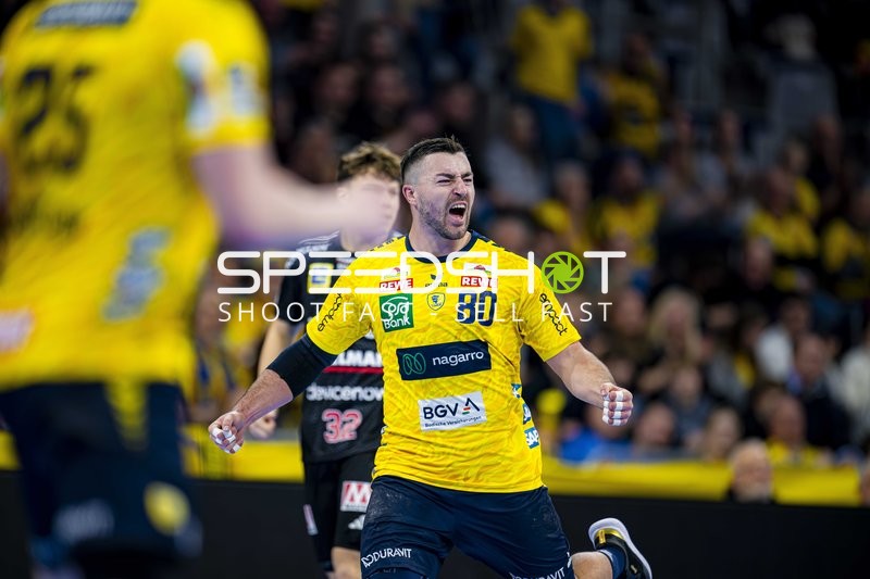 Jannik Kohlbacher (80; Rhein Neckar Löwen) jubelt