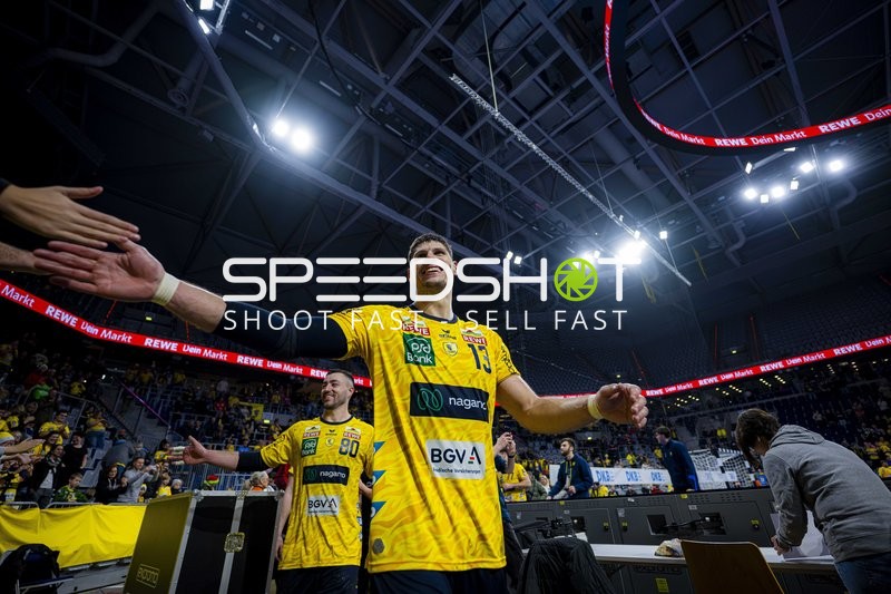 Sebastian Heymann (13; Rhein Neckar Löwen) und Jannik Kohlbacher (80; Rhein Neckar Löwen) feiern