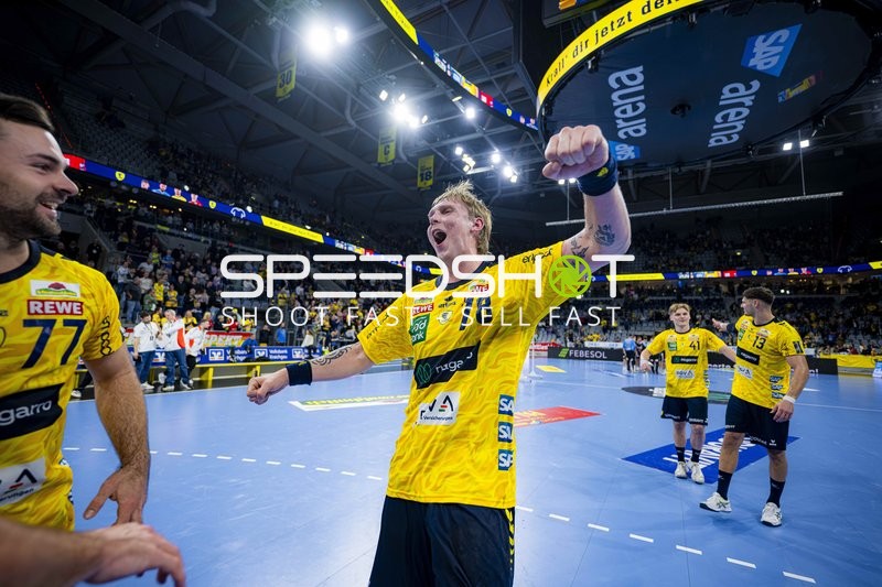 Dani Baijens (77; Rhein Neckar Löwen) und Edwin Aspenbäck (78; Rhein Neckar Löwen) jubeln