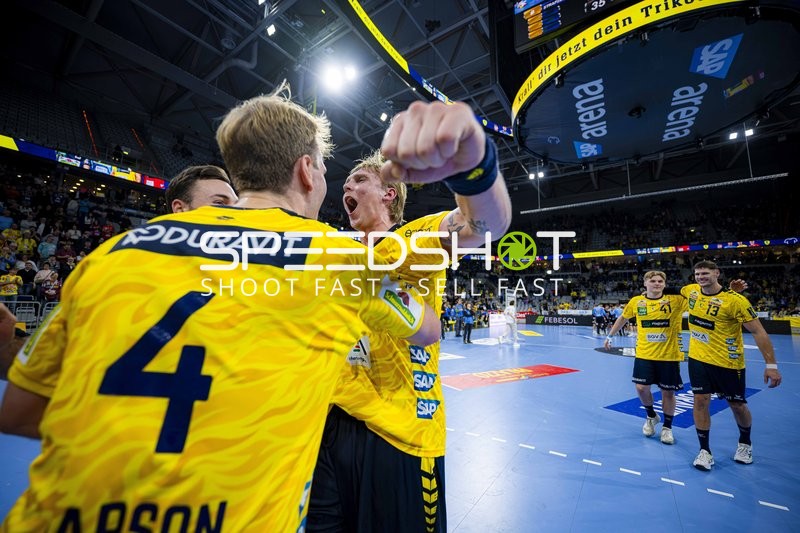 Edwin Aspenbäck (78; Rhein Neckar Löwen) und Sebastian Heymann (13; Rhein Neckar Löwen) feiern