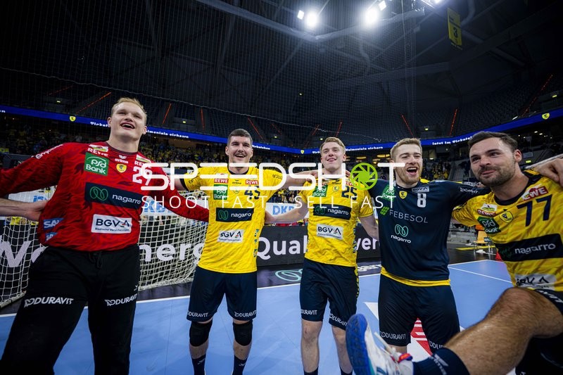 David Späth (29; Rhein Neckar Löwen) und Teamkollegen jubeln