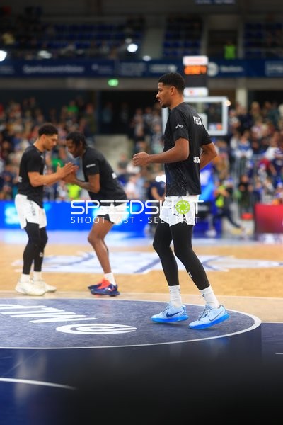 Spieler in Aktion auf dem Spielfeld