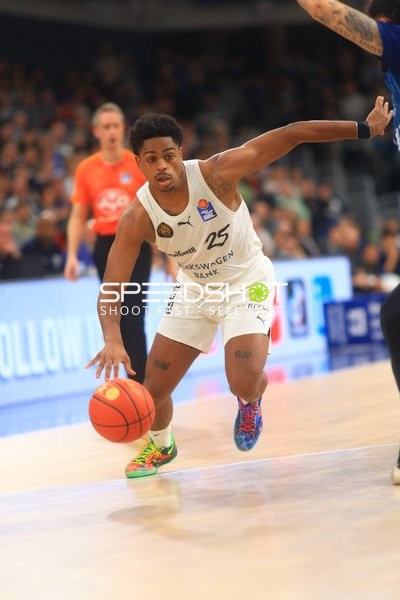 Grant Sherfield (25; Basketball Löwen Braunschweig) in Aktion