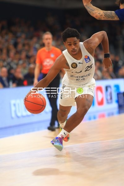 Grant Sherfield (25; Basketball Löwen Braunschweig) in Aktion