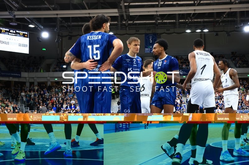 Szene mit Benjamin Schröder (2; Basketball Löwen Braunschweig), Michael Weathers (20; MLP Academics Heidelberg) und Josh Hawley (3; Basketball Löwen Braunschweig)
