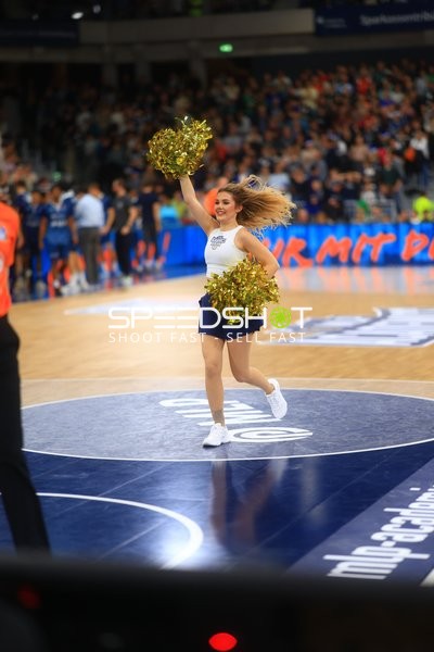 Cheerleader-Performance