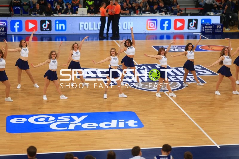 Cheerleader-Performance