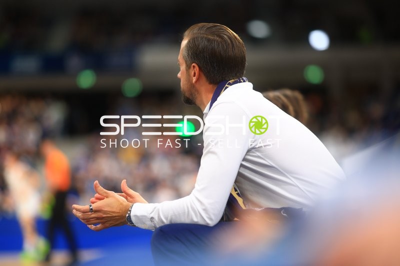 Trainer in der Halle