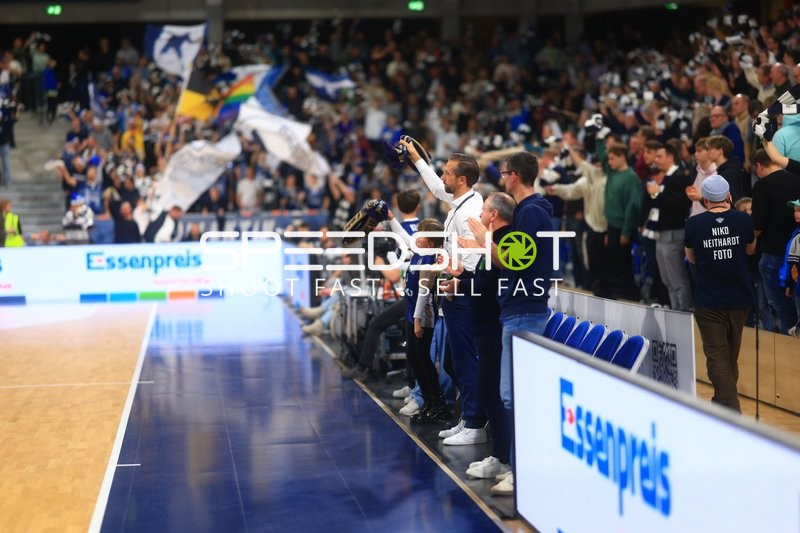 Fan-Szene mit Matthias Lautenschläger (995; MLP Academics Heidelberg)