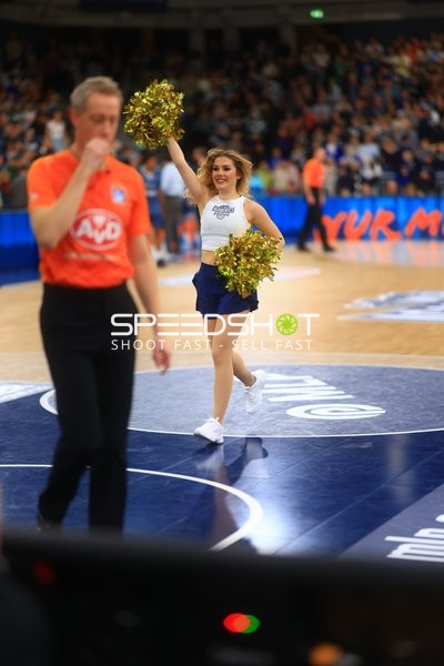 Cheerleader-Performance