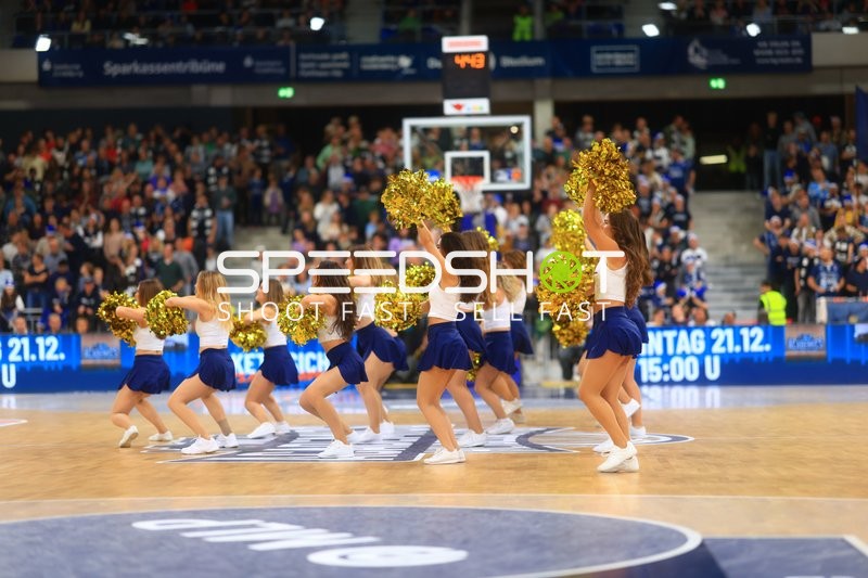 Fan-Szene mit Cheerleadern