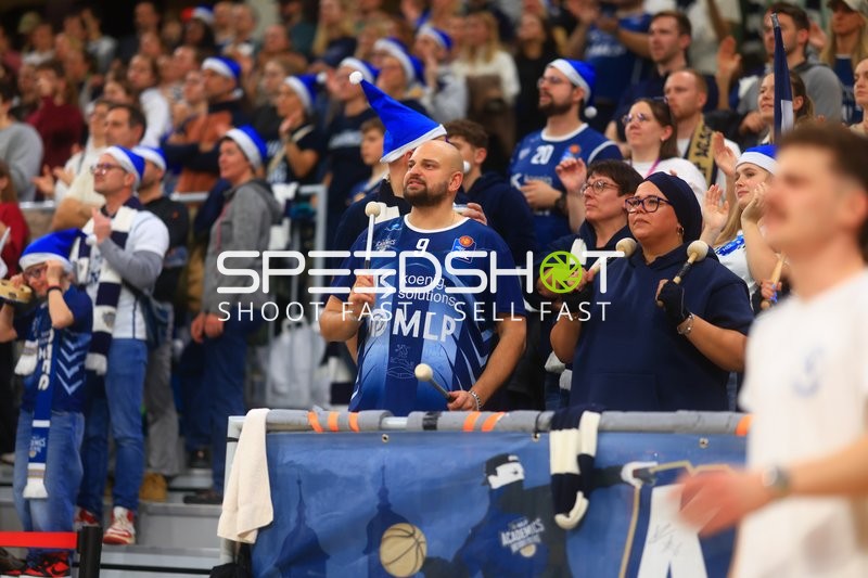 Fan-Szene in der Halle