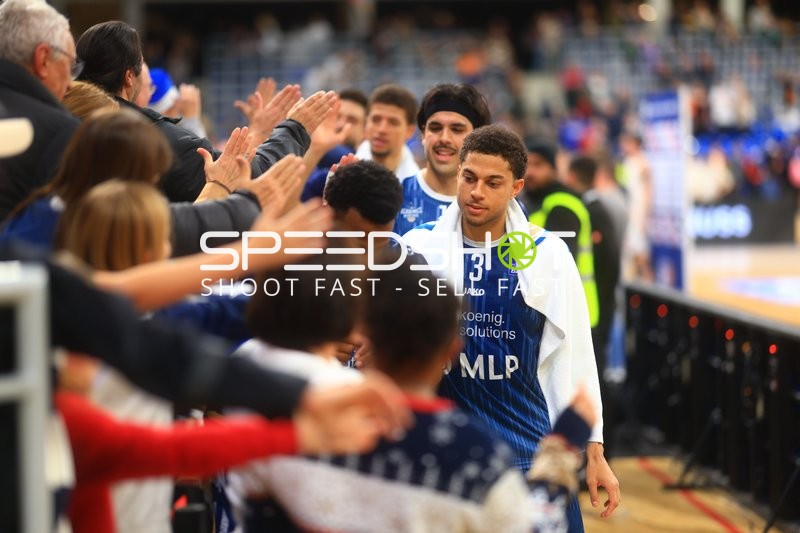 Erol Ersek (11; MLP Academics Heidelberg) und Kevin McClain (3; MLP Academics Heidelberg) am Spielfeldrand