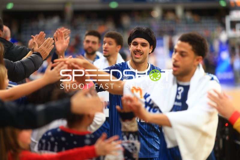 Samuell Williamson (10; MLP Academics Heidelberg), Erol Ersek (11; MLP Academics Heidelberg) und Kevin McClain (3; MLP Academics Heidelberg) nach dem Spiel