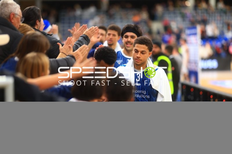 Erol Ersek (11; MLP Academics Heidelberg) und Kevin McClain (3; MLP Academics Heidelberg) am Spielfeldrand