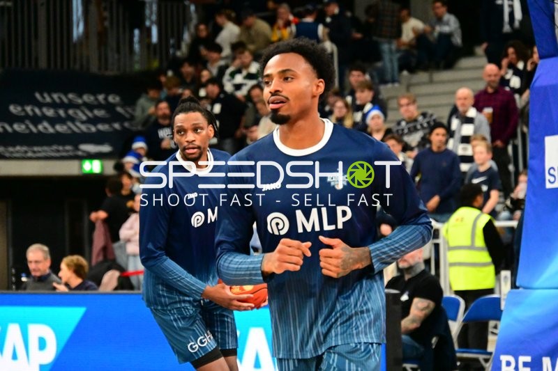 Michael Weathers (20; MLP Academics Heidelberg) und Osun Osunniyi (12; MLP Academics Heidelberg) in Aktion