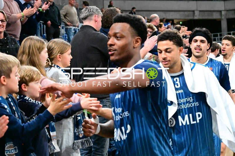 Szene mit DJ Horne (0; MLP Academics Heidelberg) und Teamkollegen