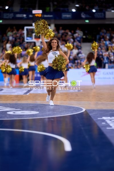 Cheerleader-Performance