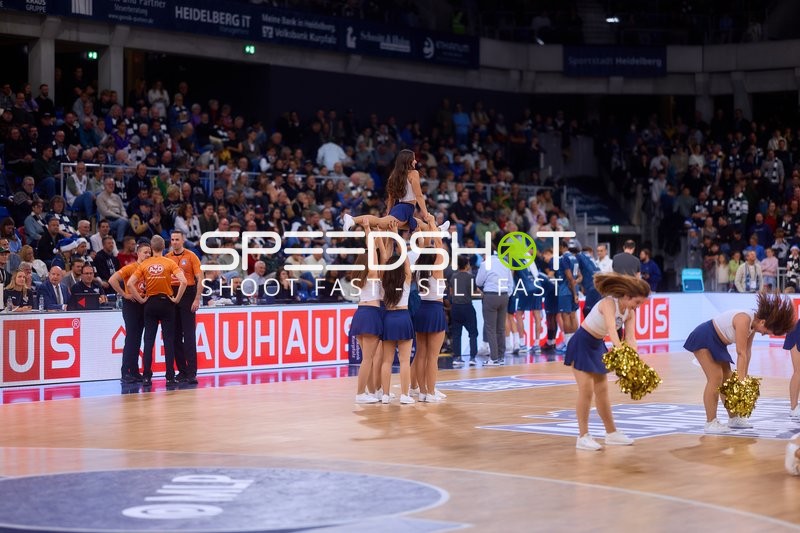 Cheerleader-Performance