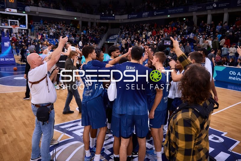 Szene mit Samuell Williamson (10; MLP Academics Heidelberg), Marcel Keßen (15; MLP Academics Heidelberg) und Michael Weathers (20; MLP Academics Heidelberg)