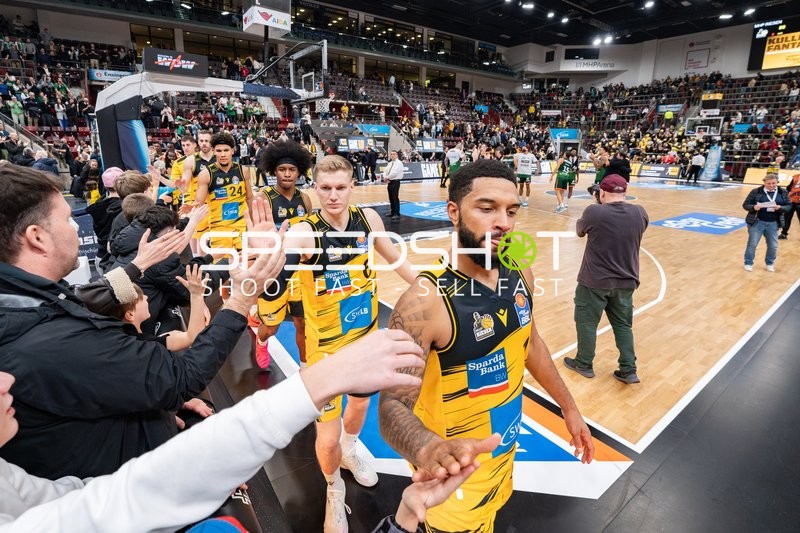 Szene mit Brandon Tischler (24; MHP Riesen Ludwigsburg), Johannes Patrick (6; MHP Riesen Ludwigsburg) und Stefan Smith (3; MHP Riesen Ludwigsburg)