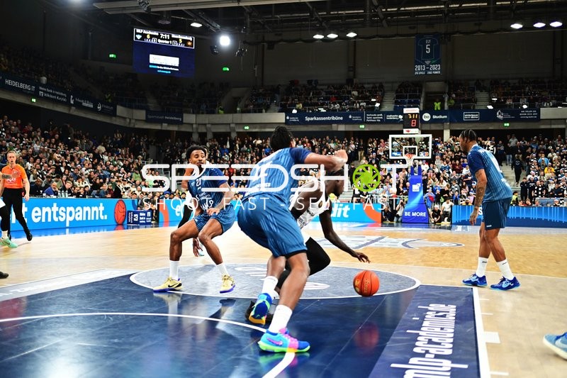 Michael Weathers (20; MLP Academics Heidelberg) in Aktion