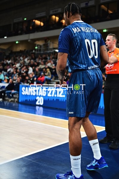 Spieler von MLP Academics Heidelberg am Spielfeldrand