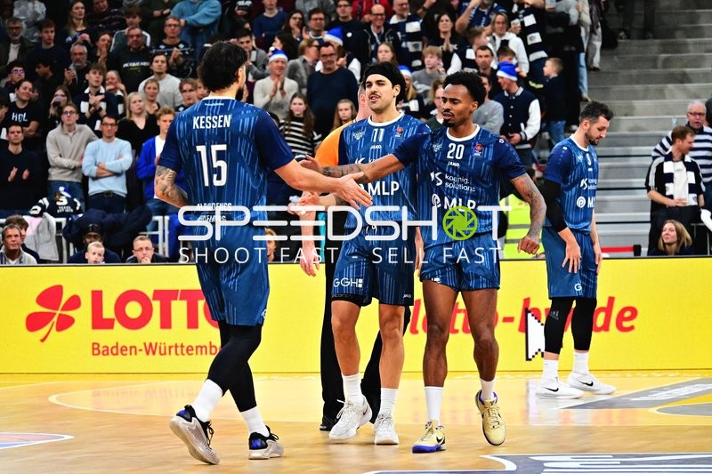 Szene mit Erol Ersek (11; MLP Academics Heidelberg) und Michael Weathers (20; MLP Academics Heidelberg)