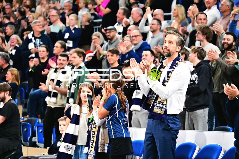 Fan-Szene mit Matthias Lautenschläger (995; MLP Academics Heidelberg)