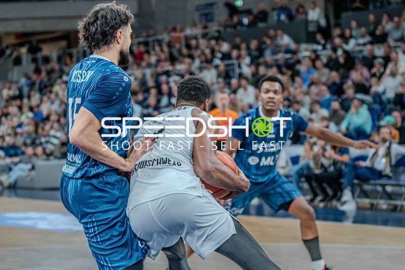 Spielaktion mit DJ Horne (0; MLP Academics Heidelberg)