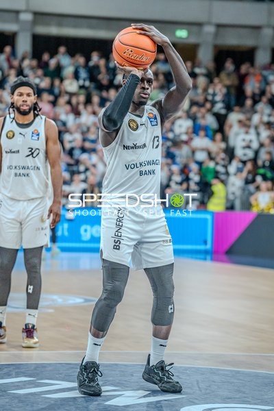 Szene mit Barra Njie (13; Basketball Löwen Braunschweig) und Chip Flanigan (30; Basketball Löwen Braunschweig)