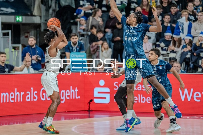 Osun Osunniyi (12; MLP Academics Heidelberg) und Kevin McClain (3; MLP Academics Heidelberg) in Aktion