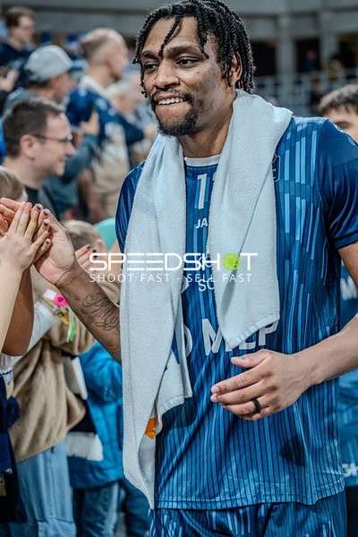 Osun Osunniyi (12; MLP Academics Heidelberg) in Aktion