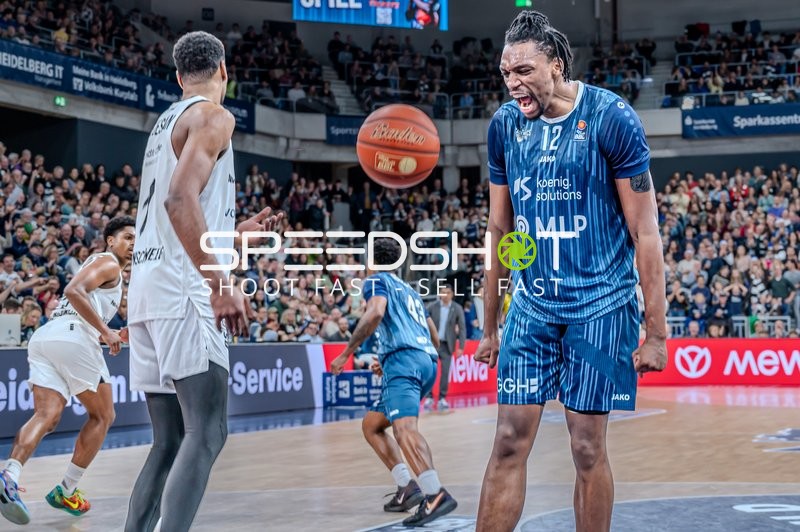 Osun Osunniyi (12; MLP Academics Heidelberg) in Aktion