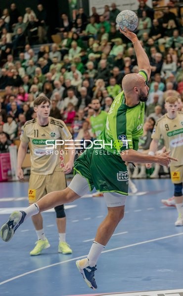 Szene mit Maxim Orlov (11; TSV Hannover Burgdorf) und Vilhelm Poulsen (9; TSV Hannover Burgdorf)