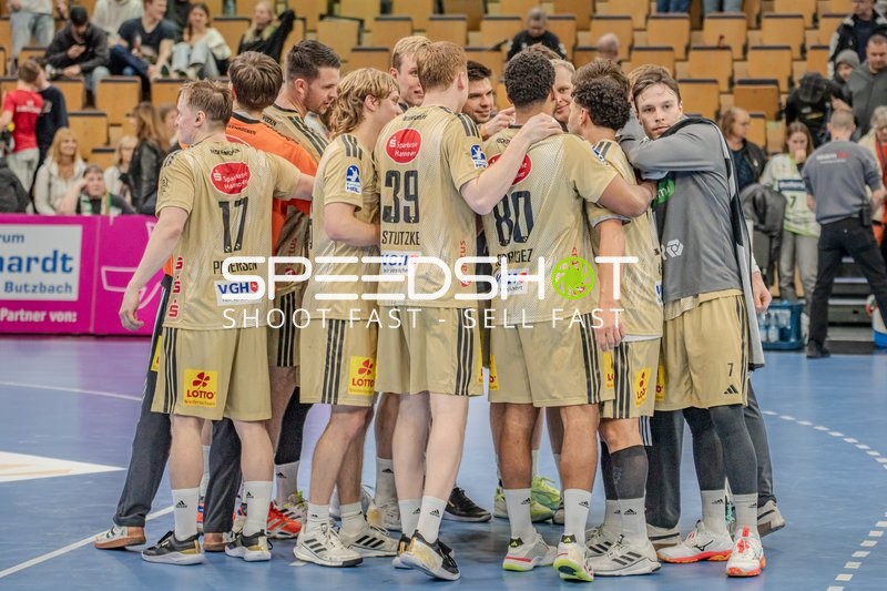 Szene mit Hannes Feise (56; TSV Hannover Burgdorf), Renars Uscins (10; TSV Hannover Burgdorf) und Leif Tissier (7; TSV Hannover Burgdorf)