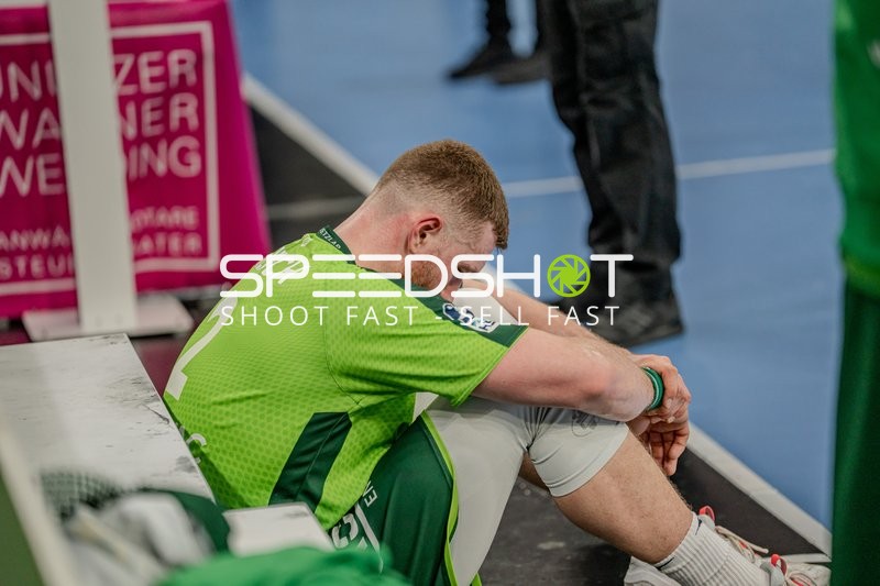 Spieler von HSG Wetzlar sitzt nachdenklich