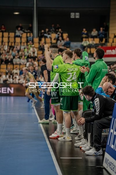 Tizian Weimer (24; HSG Wetzlar) und Teamkollegen feiern