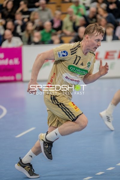 August Baskar Pedersen (17; TSV Hannover Burgdorf) in Aktion