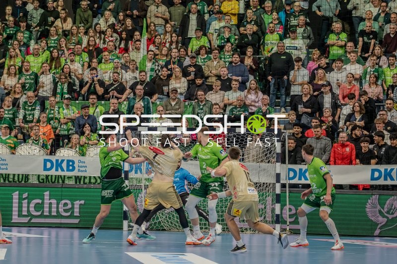 Szene mit Nikola Grahovac (2; HSG Wetzlar) und Thorge Lutze (15; TSV Hannover Burgdorf)