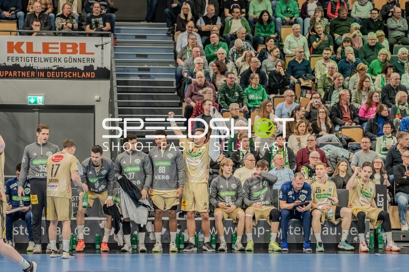 Szene mit Joel Birlehm (35; TSV Hannover Burgdorf) und Teamkollegen