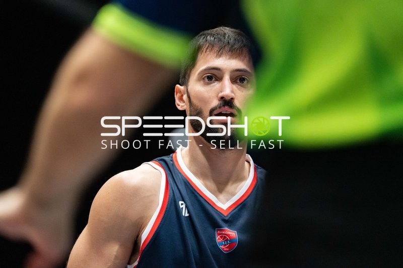 Nikos Gkikas (88; Panionios Athen) in Aktion