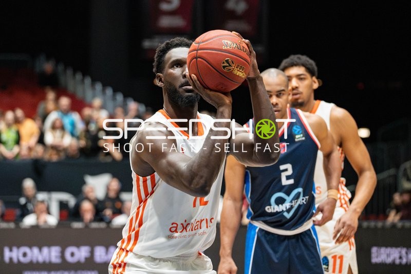 Amadou Sow (12; NINERS Chemnitz) mit Wurf